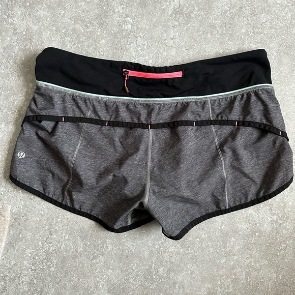 Lululemon Speed Up shorts size 8 - Picture 3 of 4